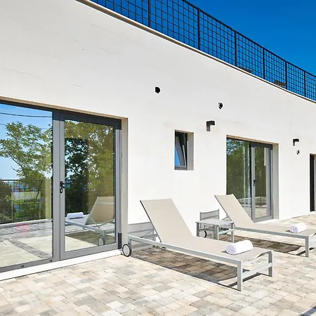 Cali Villa *